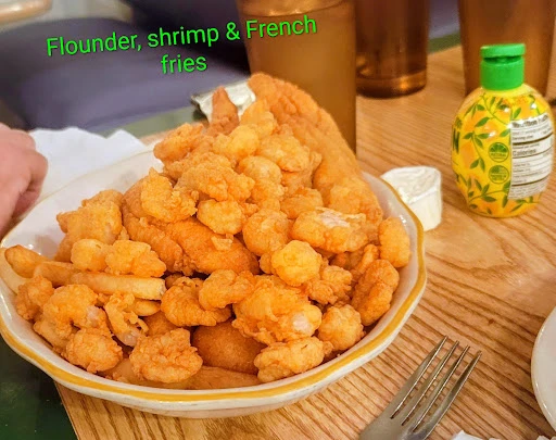 Harbor Inn Seafood Restaurant photo 10
